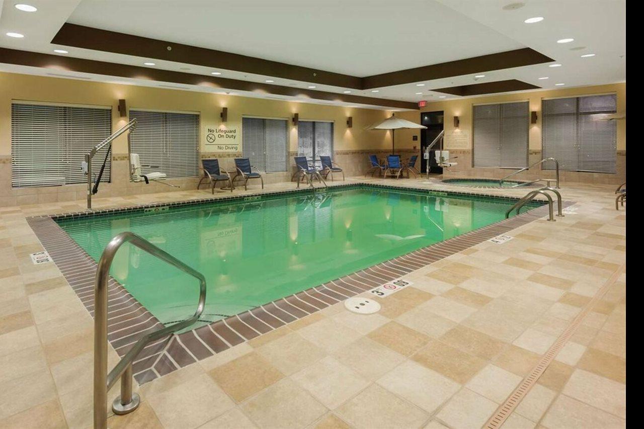 Hampton Inn Фармингтон Экстерьер фото