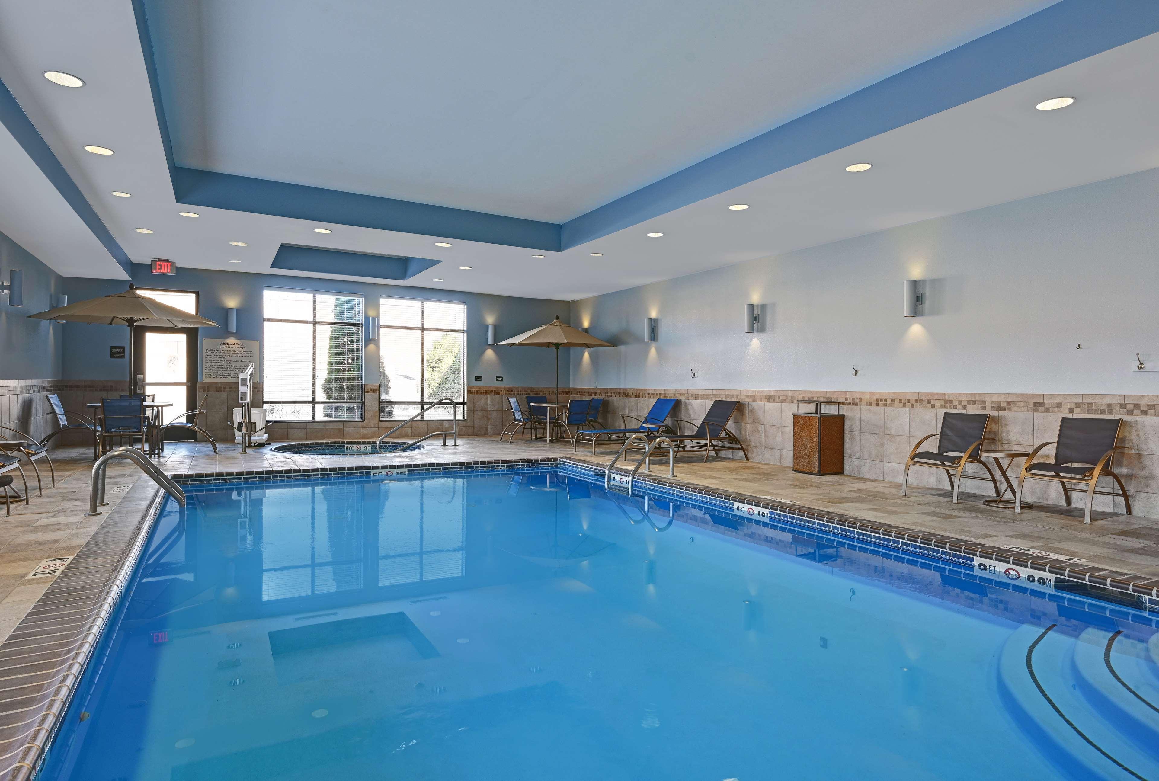 Hampton Inn Фармингтон Экстерьер фото