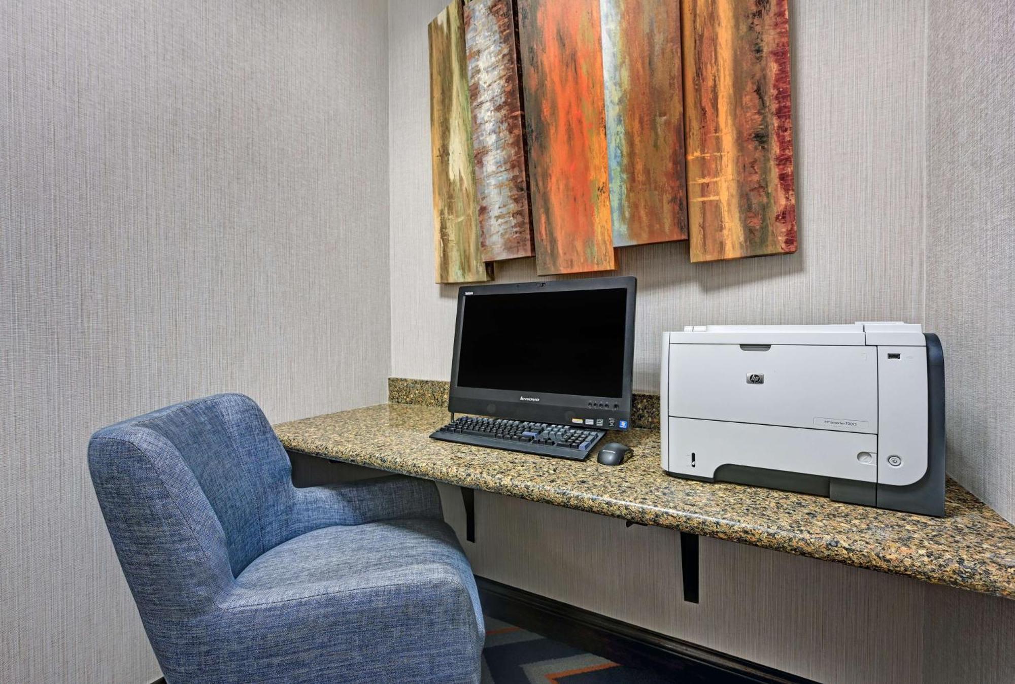 Hampton Inn Фармингтон Экстерьер фото
